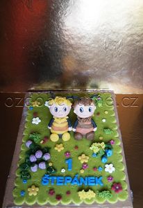 marcipanový čmelda a brumba na rozkvetle louce