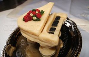 Křídlo klavír z pravého marcipánu