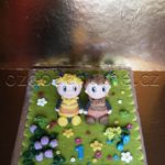 marcipanové figurky čmelda a brumda na louce