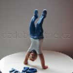 marcipanová figurka parkurista