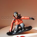 marcipanová figurka snowboardista figurka