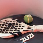marcipanová figurka tenisová raketa na dort
